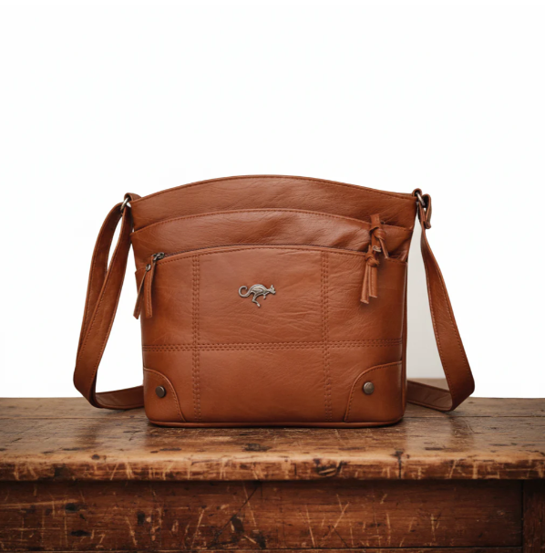 Shoulder bag in leather